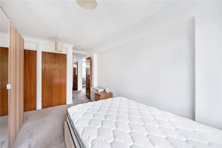 One bedroom apartment with a spacious living room, and a modern en suite bathroom located in the heart of Ealing. - Photo 3