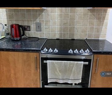 1 bedroom in a flat share to rent - Photo 6