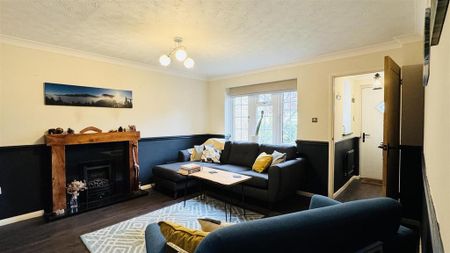 4 bedroom detached house to rent - Photo 2