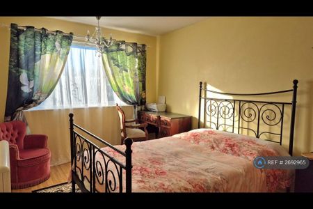 1 bedroom in a house share to rent - Photo 4