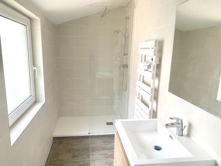 Location Appartement 3 pièces 65m² ROMANS SUR ISERE 26100 - Photo 5