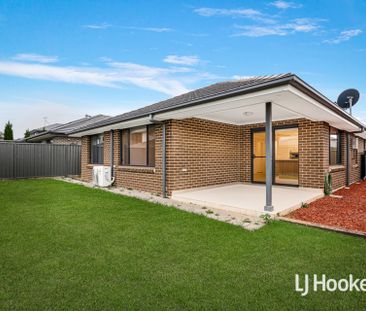 Beautiful 4 Bedroom Home - Available Now! - Photo 1