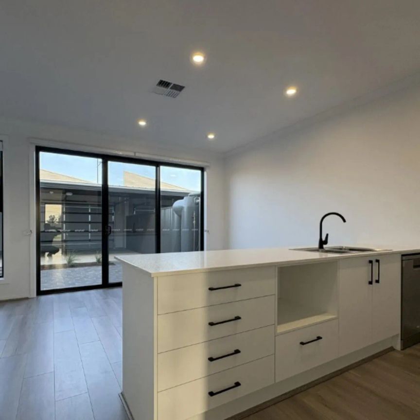 Light-Filled & Contemporary Home in Vibrant Riverlea Community - Photo 1
