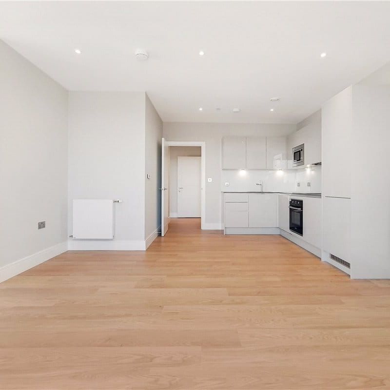 Excellent one-bedroom, one-bathroom flat within Wimbledon Grounds, this prestigious new development next to the AFC Wimbledon Stadium. The apartments all have generous balconies, lift access, secure bike storage and landscaped communal gardens. - Photo 1