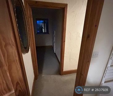 2 bedroom semi-detached house to rent - Photo 6