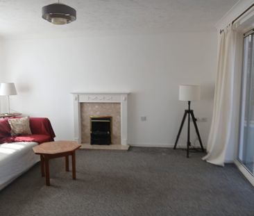 3 Bed Semi-Detached House, Swallows Croft, RG1 - Photo 2