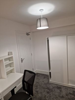 Room in a Shared House, Bishopthorpe Lane, BS10 - Photo 1