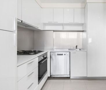 Modern Comfort in Vibrant Brunswick West - Photo 2