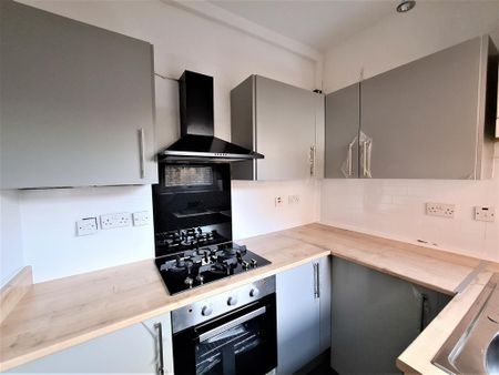 2 bedroom end of terrace house to rent - Photo 4