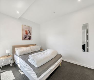 Spacious 2-Bedroom Apartment in Prime Melbourne CBD Location - Avai... - Photo 6