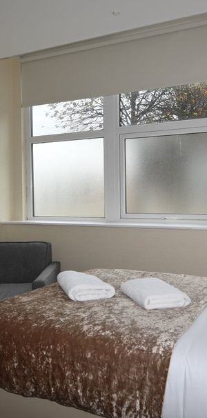 Room in a Shared Flat, Daniel House, L20 - Photo 1