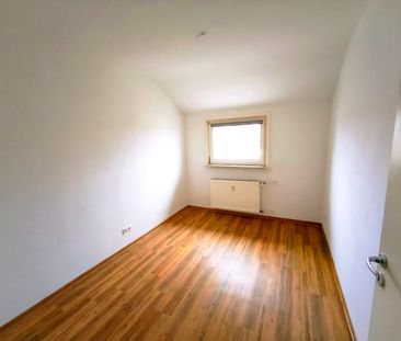 Gemütliche Dachgeschosswohnung in ruhiger Umgebung! - Photo 2