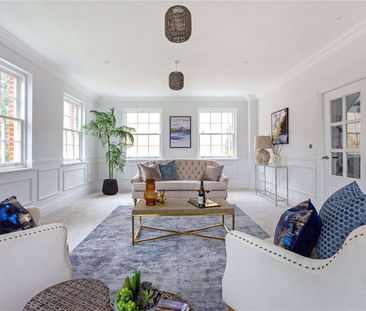 A well presented family in the newly built Berkeley Homes Sunningda... - Photo 1