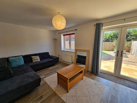 3 bedroom semi-detached house to rent - Photo 2