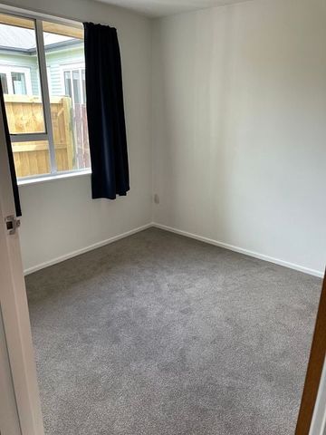 Freshly Renovated 2BR Unit in St Albans! - Photo 5