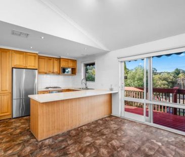 8 Hillgrove Close, Wheelers Hill - Photo 6