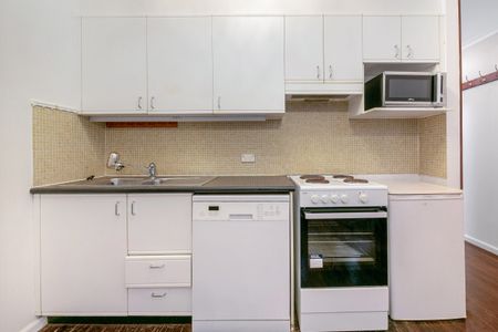 Furnished Studio Apartment - Oaks Goldsbrough - Photo 3