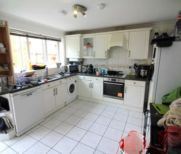 6 bedroom detached house to rent - Photo 5