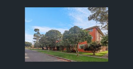 Spacious Apartment! - Photo 2