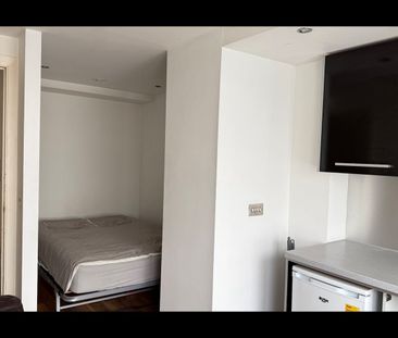 Studio Flat, Wellington Street, LS1 - Photo 4