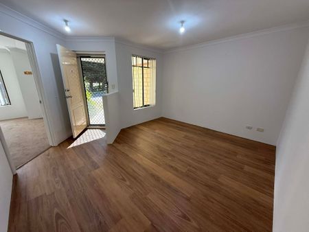 Newly Refreshed Spacious Home - Photo 5