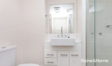 Modern One-Bedroom in a Prime Bruce Location - Photo 2