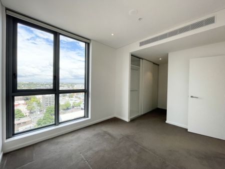 CONTEMPORARY 2-BEDROOM APARTMENT IN THE HEART OF DARLING SQUARE - Photo 5