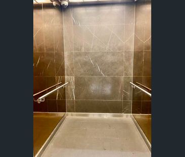 Sunny Two Bedrooms Apartment In Australia Tower - Photo 5