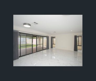 4x3 Spacious Two-Storey Home! - Photo 5