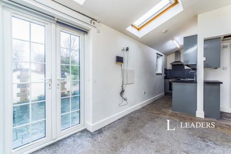 1 bedroom flat to rent - Photo 4