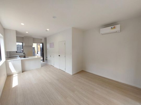 Cozy Townhouse in Mt Wellington - Photo 1