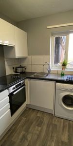 1 bedroom in a flat share to rent - Photo 3