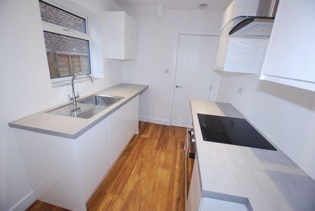 1 bedroom semi-detached house to rent - Photo 2
