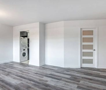 6800 Côte Saint Luc Road - Beautiful 3-Bedroom Apartment for Rent - Photo 2