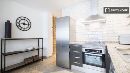 2 bedroom luxury Flat for rent in Valencia - Photo 2