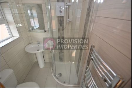 2 Bedroom Houses and Flats to Rent in Hyde Park - Photo 5