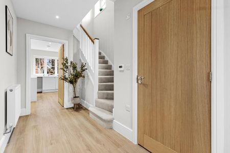 3 bedroom detached house to rent - Photo 2