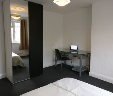 3 Bed Flat, Tollgate Rd, E16 - Photo 5