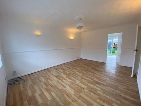 Oak Road, PO15 - Photo 3