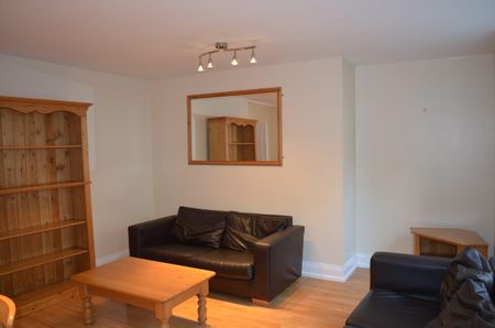 North Terrace, Newcastle Upon Tyne - Photo 2