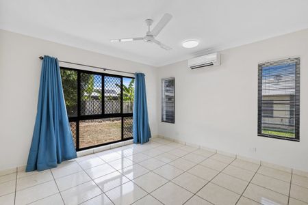EXECUTIVE 4-BEDROOM RESIDENCE – LYONS, NT - Photo 5