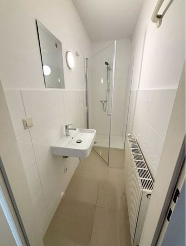 Dachgeschoss - Zwei Zimmerwohnung mit Essküche! - Photo 3