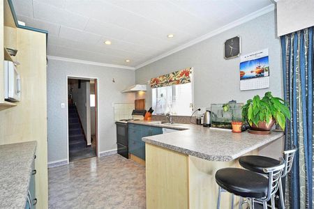 Convenient in Kelvin Grove - Photo 2