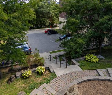 1750 Boulevard Lévesque Est, Laval, QC - Photo 2
