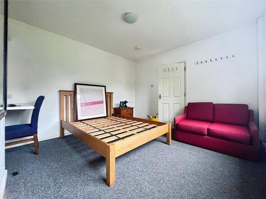 1 bedroom in a house share to rent - Photo 1