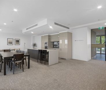 Stylish Unfurnished 2-Bedroom Apartment in the Heart of Woolloongabba - Photo 3