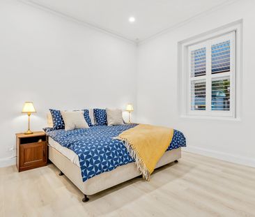 Updated Cottage in Prestigious Suburb - Photo 5
