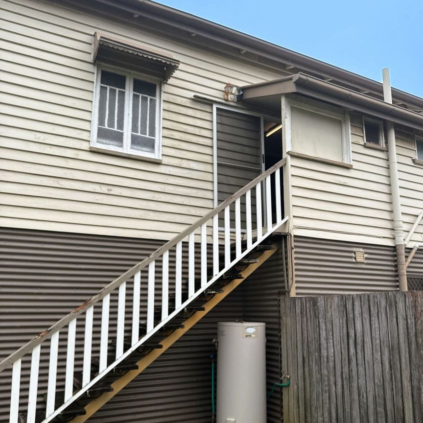 Functional 3 Bedroom Top Level Flat - Photo 1