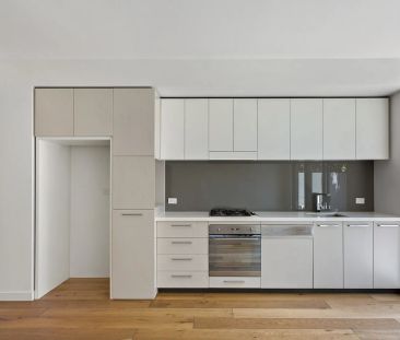 Ground Floor unit with Courtyard - Photo 3