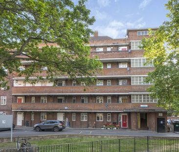 Flat to rent - Comber Grove, London, SE5 - Photo 1